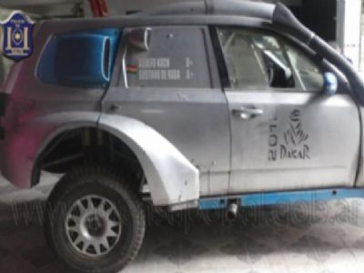 Dos camionetas con calcomanías del Dakar y papeles adulterados fueron secuestradas