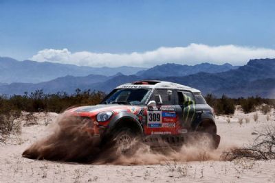 Dakar 2014: 70 vehículos ya dejaron la competencia hasta el momento