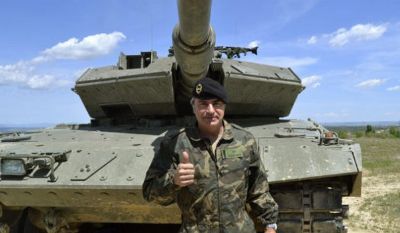 Dakar 2015: Carlos Sainz dió catedra de conducción en arena con un tanque de guerra