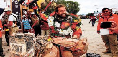 El piloto boliviano Walter Nosiglia se prepara para el Dakar 2015