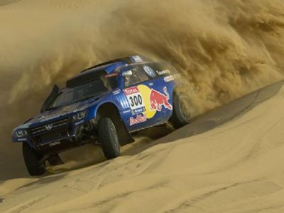 Carlos Sainz no participará en el Dakar 2012