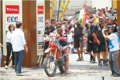 Chavo deja en alto a Bolivia en el Dakar 2012