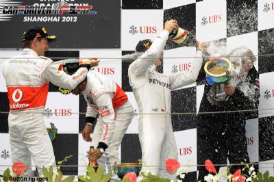 Rosberg y Mercedes arrasan en el Gran Premio de China F1
