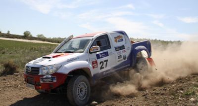 4WD Jaton prueba la última evolución de la Toyota Hilux para el Dakar 2013