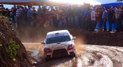 Marco Bulacia perjudicado por las llantas en el Rally de Porongo