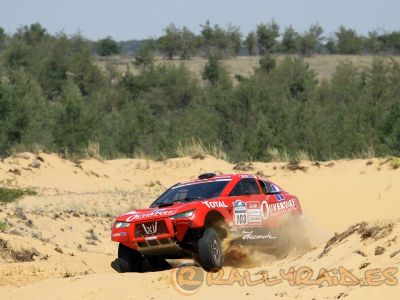 Lucio Álvarez lidera el Rally Ruta de la Seda