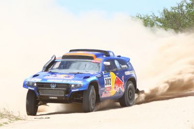 Nasser Al Attiyah no se conforma con el Dakar y el rally cross country