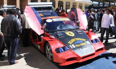 Coche de carreras hecho en Bolivia