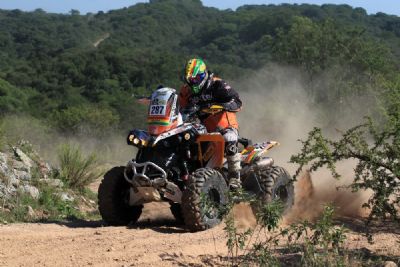 El boliviano Diego Martínez corre el Dakar por su padre