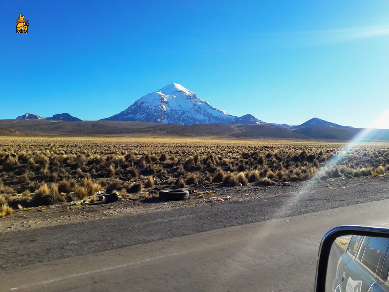 El nevado Sajama en Bolivia